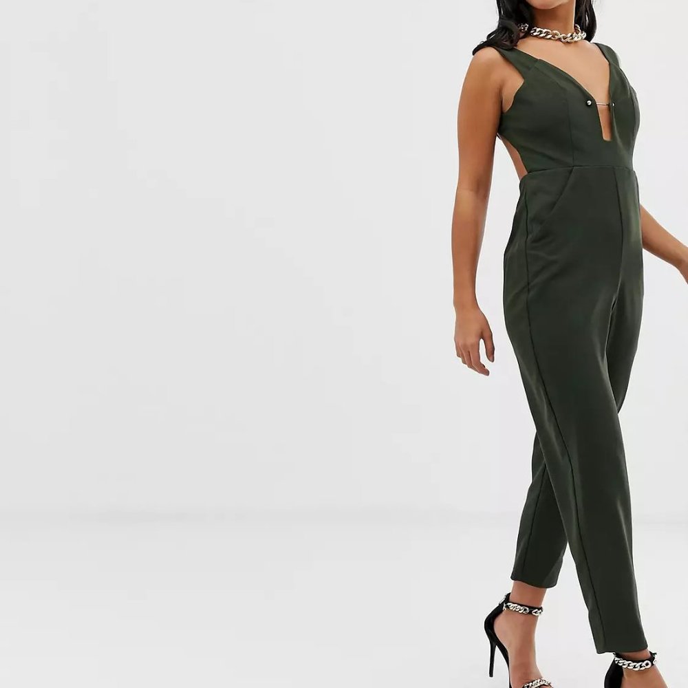🌻Host Pick🌻NWOT ASOS Petite Olive Backless Cropped Legs Jumpsuit With Gold Bar